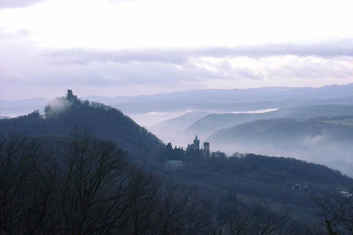 Blick_vom_Petersberg_auf_das_Rheintal